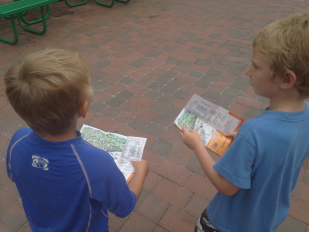 boys following dutch wonderland maps